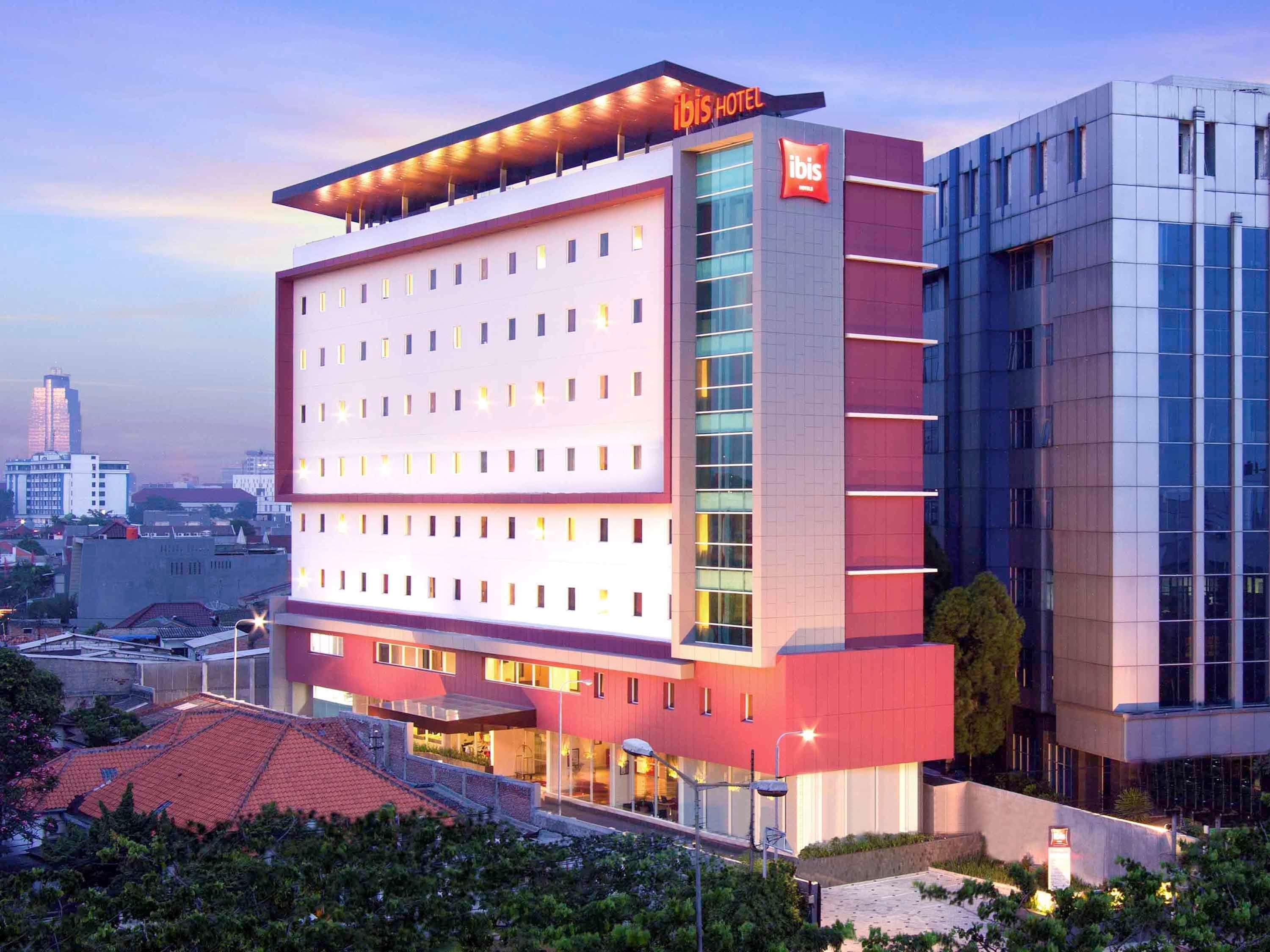 Ibis Jakarta Senen Экстерьер фото