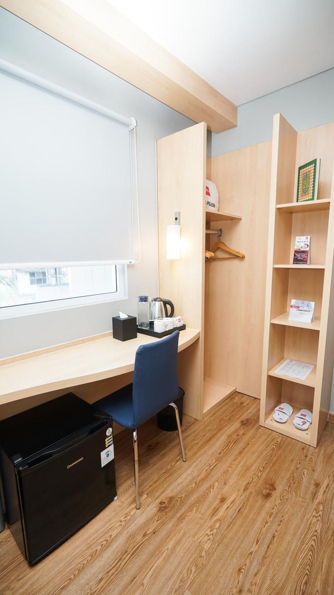 Ibis Jakarta Senen Экстерьер фото