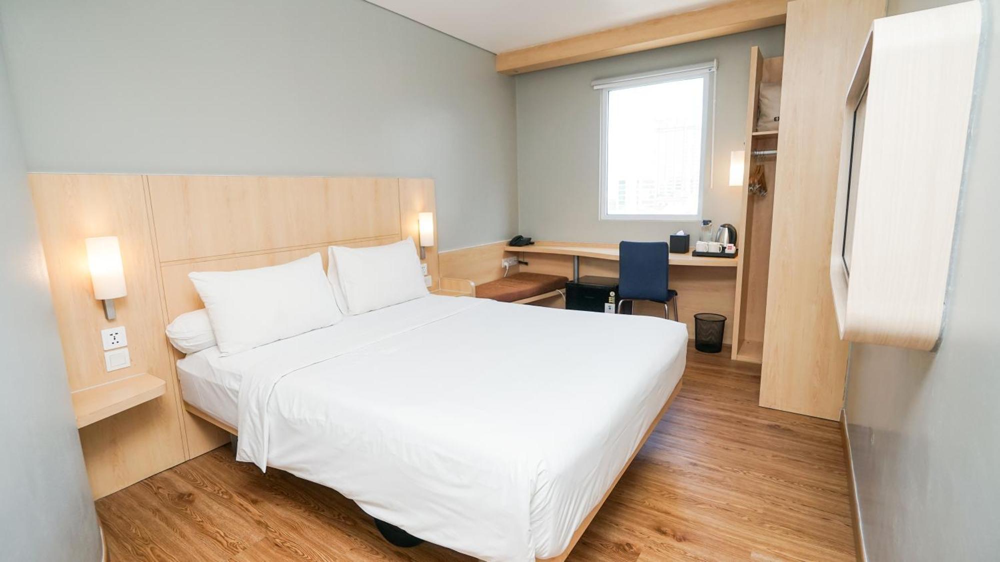 Ibis Jakarta Senen Экстерьер фото