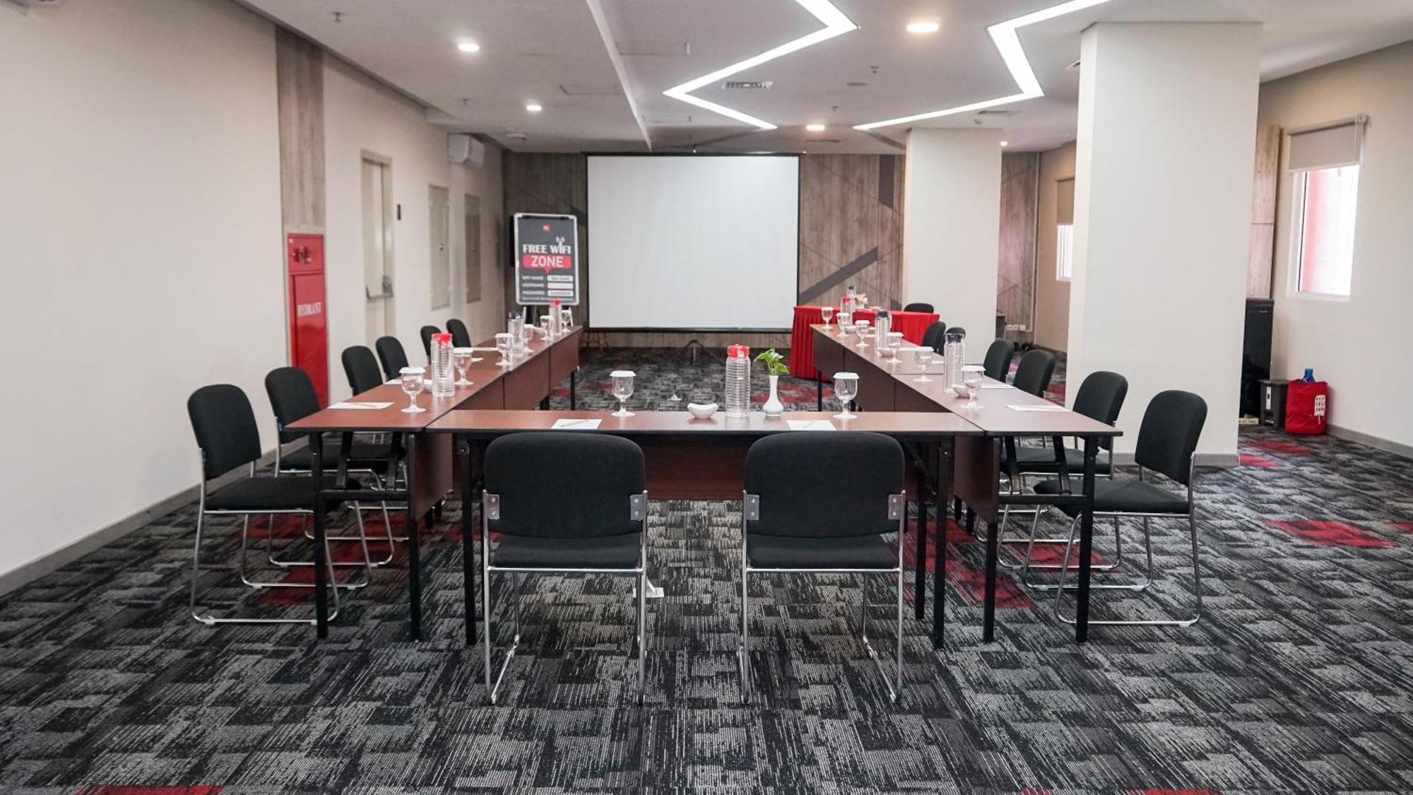 Ibis Jakarta Senen Экстерьер фото