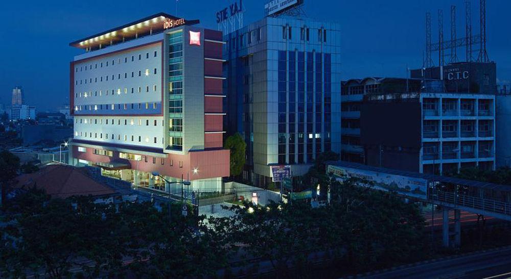 Ibis Jakarta Senen Экстерьер фото